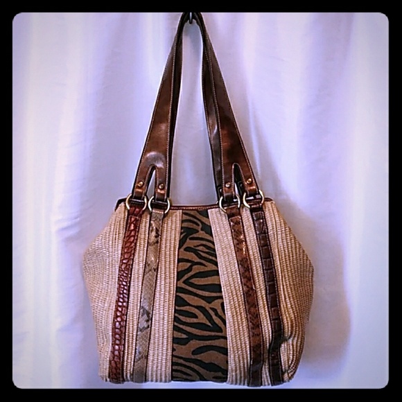 Handbags - SALE!!! Gorgeous bag